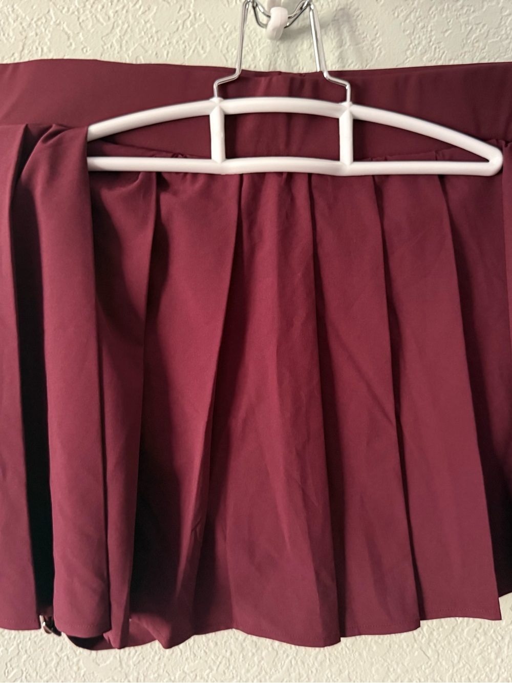 Breezeful High Waisted Pleated 2-in-1 Pocket Adjustable Buckle Micro Mini Skirt - Picture 2 of 3